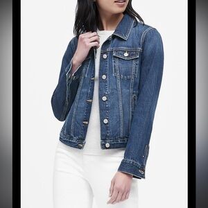 Banana Republic Denim Jacket in medium wash size small petite